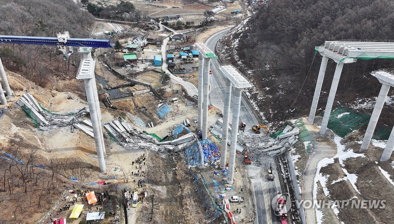 안성 고속도로 교량 공사장 붕괴 현장 (출처=연합뉴스)