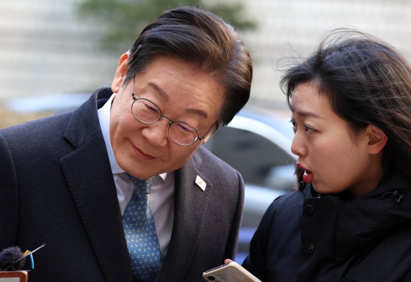 이재명 더불어민주당 대표가 26일 서울 서초구 고등법원에서 열린 공직선거법위반 5차 공판에 출석하고 있다. 2025.2.26/뉴스1 ⓒ News1 김명섭 기자