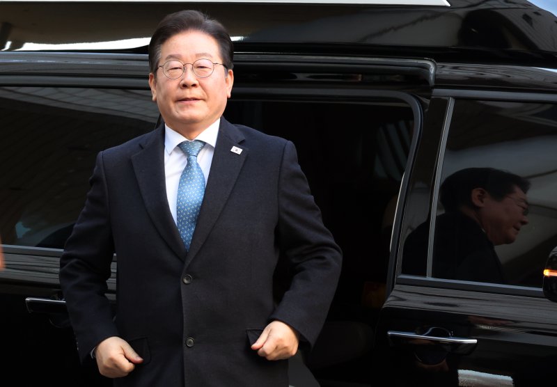 이재명 더불어민주당 대표가 26일 서울 서초구 고등법원에서 열린 공직선거법위반 5차 공판에 출석하고 있다. 2025.2.26/뉴스1 ⓒ News1 김명섭 기자