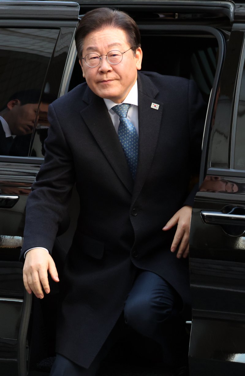 이재명 더불어민주당 대표가 26일 서울 서초구 고등법원에서 열린 공직선거법위반 5차 공판에 출석하고 있다. 2025.2.26/뉴스1 ⓒ News1 김명섭 기자