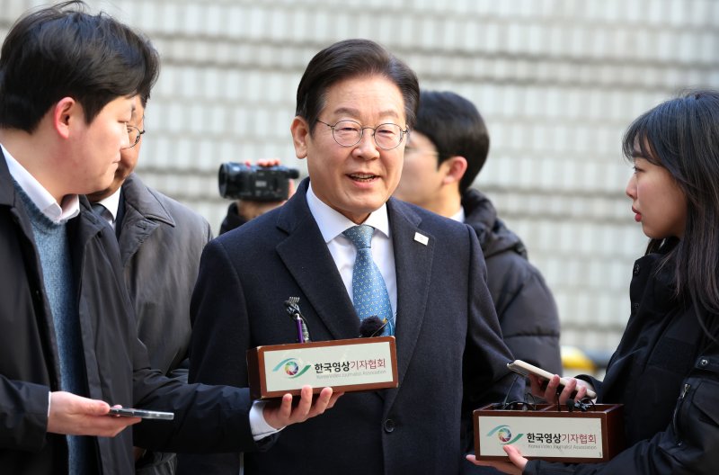 이재명 더불어민주당 대표가 26일 서울 서초구 고등법원에서 열린 공직선거법위반 5차 공판에 출석하고 있다. 2025.2.26/뉴스1 ⓒ News1 김명섭 기자