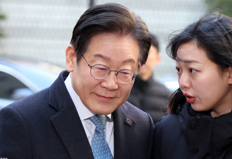 이재명 더불어민주당 대표가 26일 서울 서초구 고등법원에서 열린 공직선거법위반 5차 공판에 출석하고 있다. 2025.2.26/뉴스1 ⓒ News1 김명섭 기자