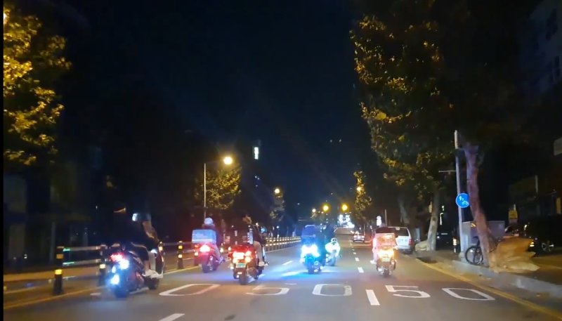 폭주족 일당이 대전의 한 도로를 고의로 점령해 저속 운행하고 있다.(사진=대전경찰청 제공) *재판매 및 DB 금지