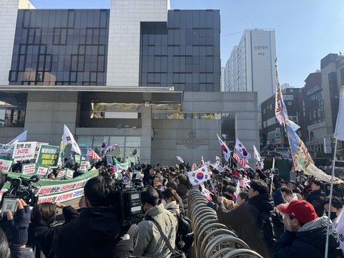 이화여대 정문 앞 시위 (출처=연합뉴스)