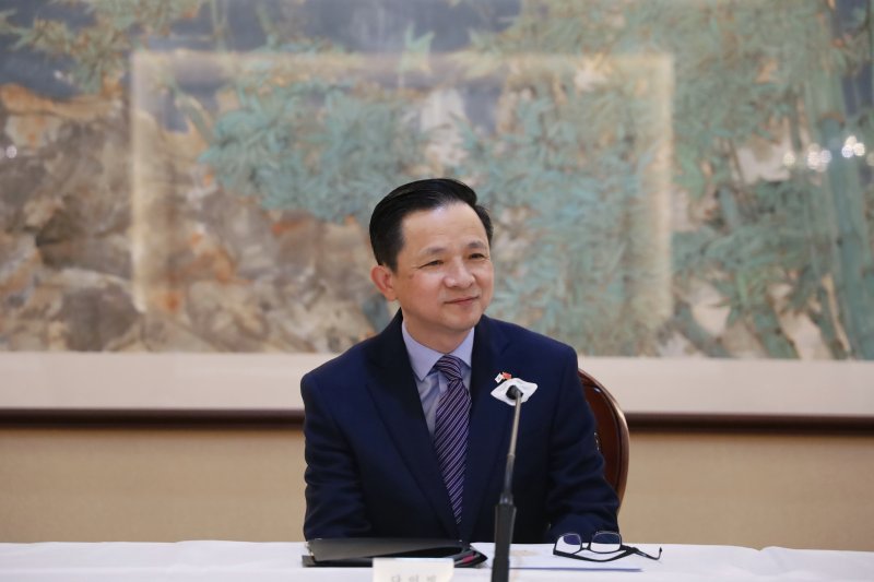[서울=뉴시스] 다이빙(戴兵) 주한 중국대사가 25일 주한 중국대사관에서 개최한 내외신 기자간담회에서 발언하고 있다. (사진=주한 중국대사관 제공) 2025.02.26. *재판매 및 DB 금지