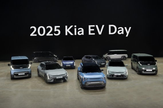 "EV2, 유럽서 1위 판매돌풍 잇는다" 기아, 전기차 신차 3종 글로벌 첫 공개 [FN 모빌리티]