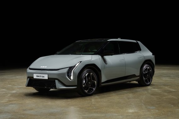 "EV2, 유럽서 1위 판매돌풍 잇는다" 기아, 전기차 신차 3종 글로벌 첫 공개 [FN 모빌리티]