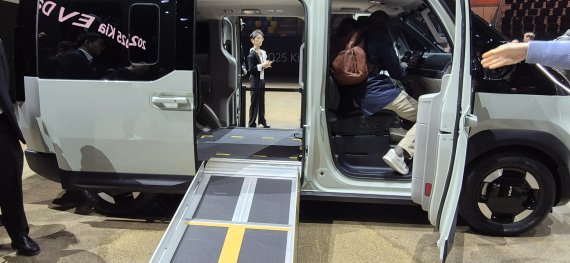 "EV2, 유럽서 1위 판매돌풍 잇는다" 기아, 전기차 신차 3종 글로벌 첫 공개 [FN 모빌리티]