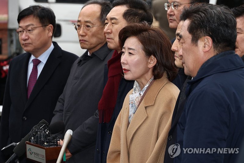 입장 밝히는 나경원 의원 (출처=연합뉴스)