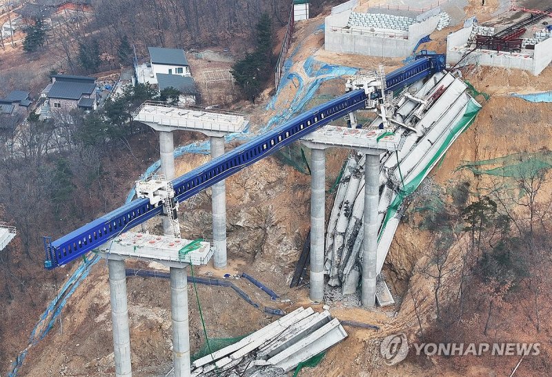 경찰, 안성 고속도로 건설현장 붕괴사고 수사 본격화 (출처=연합뉴스)