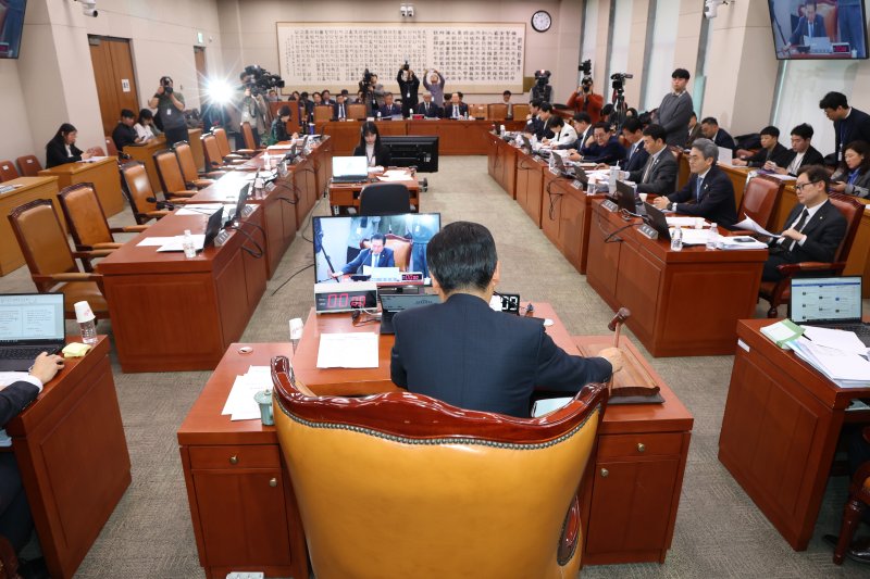 '24번째 특검' 명태균특검법 법사위 野 단독 통과…본회의 오른다