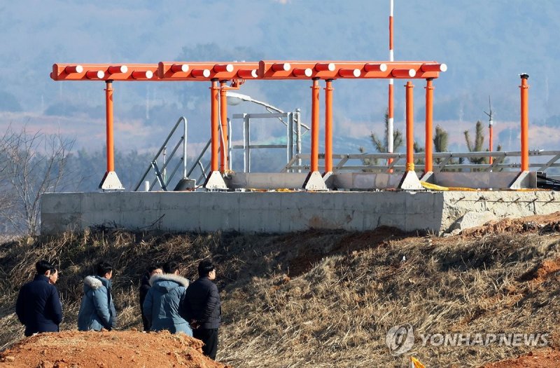 제주항공 참사 로컬라이저 현장조사 (출처=연합뉴스)