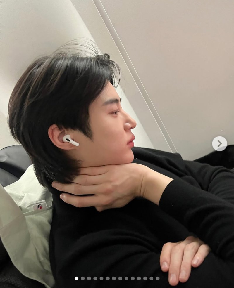 기내사진도 화보…변우석, 훈훈한 '남친짤' 방출 [N샷]