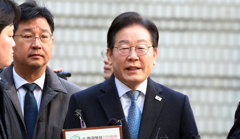 이재명 더불어민주당 대표가 26일 서울 서초구 고등법원에서 열린 공직선거법위반 5차 공판에 출석하고 있다. 2025.2.26/뉴스1 ⓒ News1 김명섭 기자