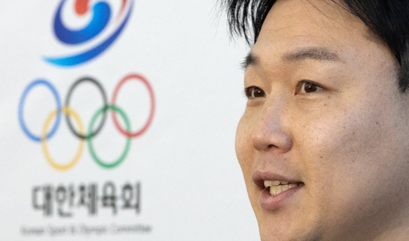 국제올림픽위원회(IOC) 선수위원에 도전하는 봅슬레이 메달리스트 원윤종이 26일 오후 서울 송파구 올림픽회관에서 열린 국내 후보 비공개 면접에 참석하기 전 인터뷰하고 있다. 2025.2.26/뉴스1 ⓒ News1 이승배 기자