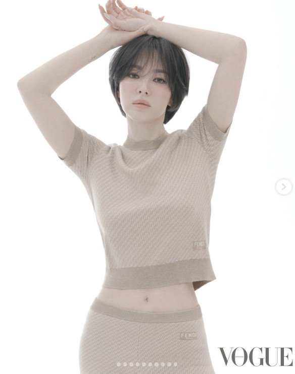 송혜교, 잘록한 허리 라인 속 고혹적 비주얼…빠져드는 미모 [N샷]