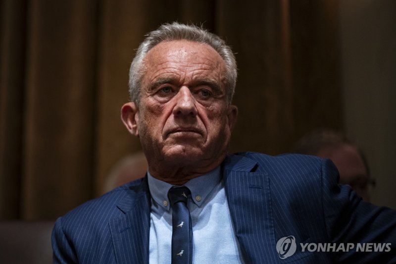 26일(현지시간) 미 각료 회의 참석한 로버트 케네디 주니어 보건복지부 장관 (출처=연합뉴스)