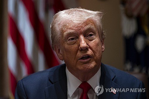 각료회의 주재하는 트럼프 (출처=연합뉴스)