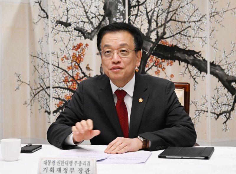 최상목 대통령 권한대행 부총리 겸 기획재정부 장관이 27일 서울 종로구 정부서울청사에서 열린 대외경제현안간담회를 주재하고 있다. (기획재정부 제공. 재판매 및 DB 금지) 2025.2.27/뉴스1