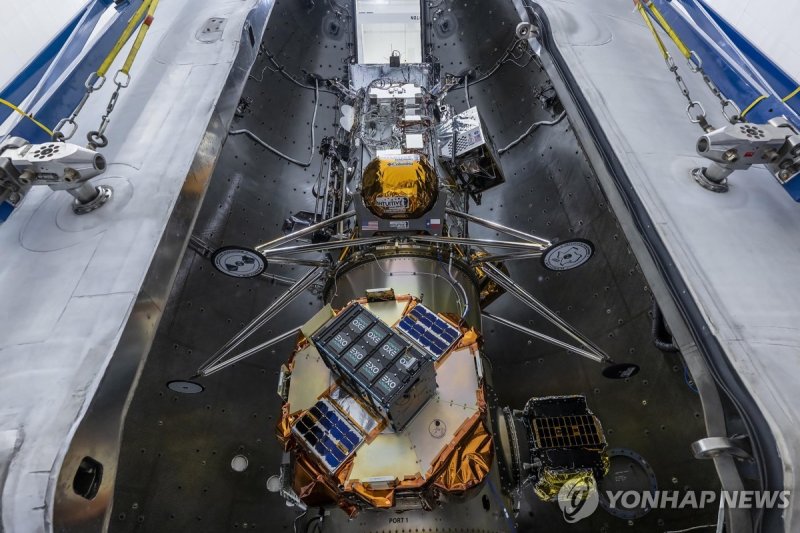 지난 19일 스페이스X 로켓에 탑재된 달 탐사선 '아테나'와 소행성 탐사선 '오딘' (출처=연합뉴스)