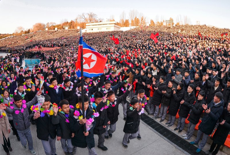 (평양 노동신문=뉴스1) = 북한 노동당 기관지 노동신문은 27일 평양시 고급중학교(고등학교) 300여 명 졸업반 학생들이 최전방 국경 초소들로 용약 탄원(자원)했다고 보도했다. [국내에서만 사용가능. 재배포 금지. DB 금지. For Use Only in the Republic of Korea. Redistribution Prohibited] rodongphoto@news1.kr