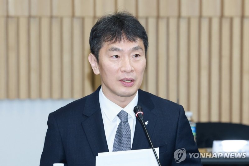 보험회사 CEO 간담회서 발언하는 이복현 금감원장 (출처=연합뉴스)