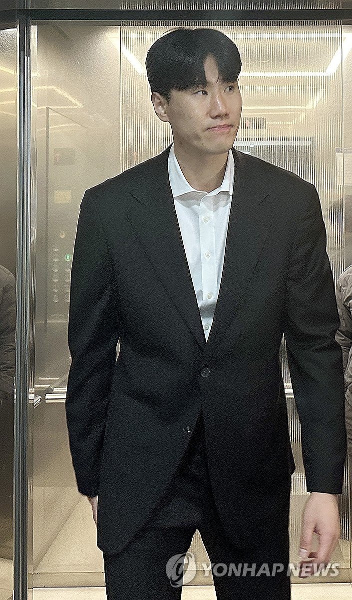 프로농구 재정위 출석하는 김민욱 (출처=연합뉴스)