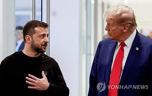 젤렌스키 우크라이나 대통령(왼쪽)과 트럼프 미국 대통령(오른쪽) (출처=연합뉴스)