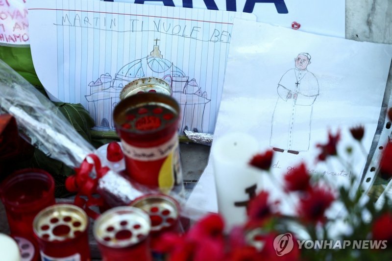 프란치스코 교황 건강 회복 기원하는 그림 (출처=연합뉴스)
