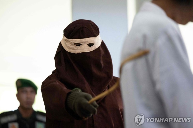 인도네시아 아체주 태형 (출처=연합뉴스)