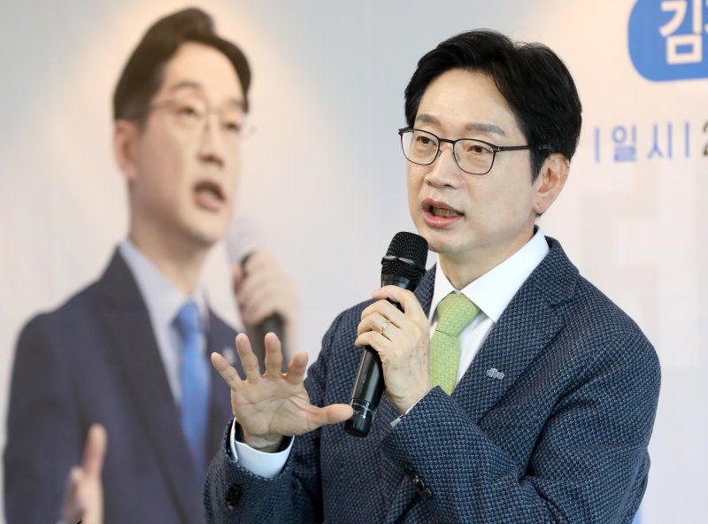김경수 전 경남도지사가 27일 경남 창원시 의창구 더불어민주당 경남도당 대회의실에서 열린 경남 민주당원 간담회에서 발언하고 있다. 2025.2.27/뉴스1 ⓒ News1 윤일지 기자