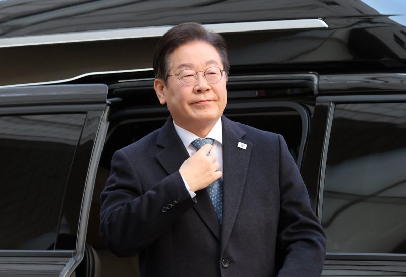 이재명 더불어민주당 대표가 지난 26일 서울 서초구 서울고등법원에서 열린 공식선거법 위반 혐의 항소심 5차 공판에 출석하고 있다. 뉴시스