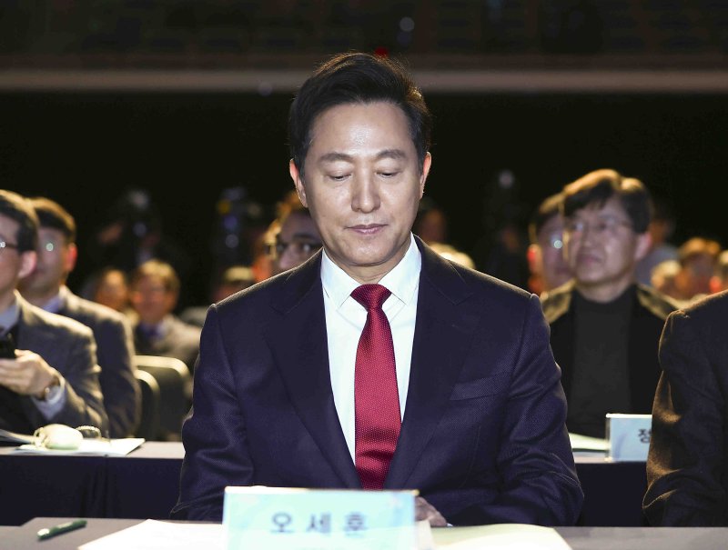[서울=뉴시스] 김근수 기자 = 오세훈 서울시장이 지난 26일 서울시청 다목적홀에서 ‘트럼프2기, 한반도 안보의 길을 묻다’ 주제로 열린 제4회 서울시 안보포럼에 참석해 있다. 2025.02.26. ks@newsis.com