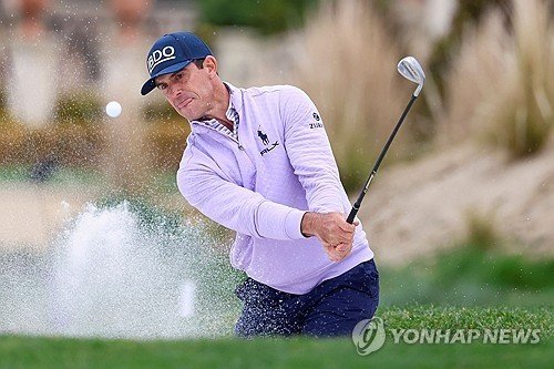 빌리 호셜의 벙커샷. (출처=연합뉴스)