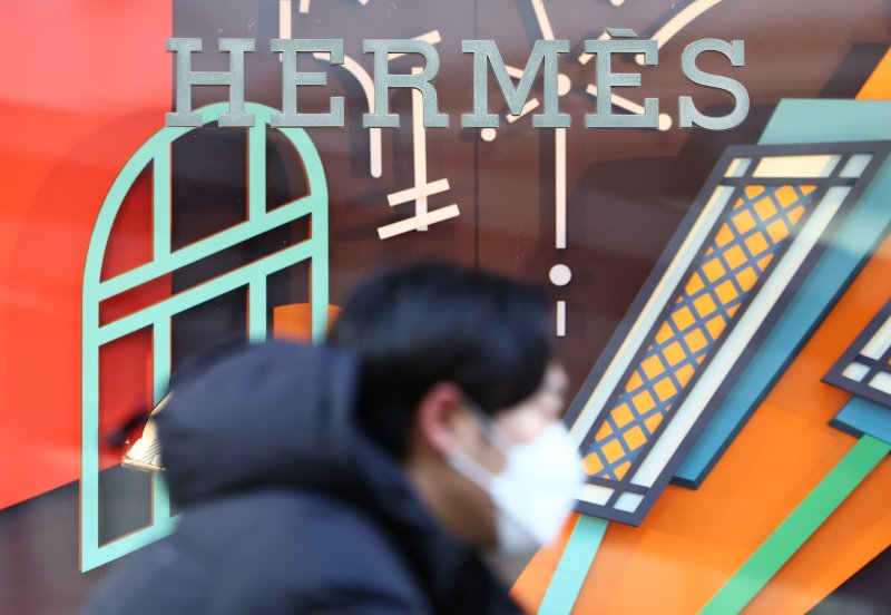 [서울=뉴시스] 황준선 기자 = 2일 오전 서울 시내 한 에르메스 매장 모습. 2025.01.02. hwang@newsis.com