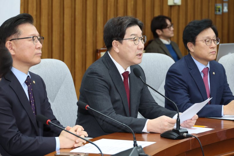 권성동 "'범죄 마피아' 선관위, 국정조사·인사청문회 도입하겠다"