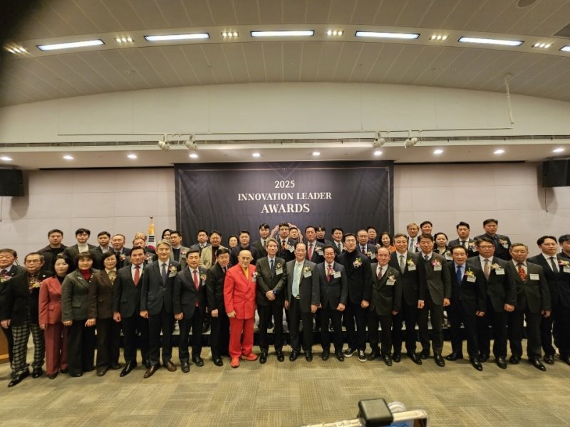 구자억 서경대 혁신부총장이 '2025 혁신리더 대상' 수여식에서 교육부문 대상을 수상했다. (사진=서경대 제공) *재판매 및 DB 금지