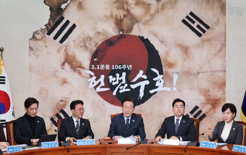 [서울=뉴시스] 권창회 기자 = 이재명 더불어민주당 대표가 28일 오전 서울 여의도 국회에서 열린 확대간부회의에서 발언하고 있다. 2025.02.28. kch0523@newsis.com