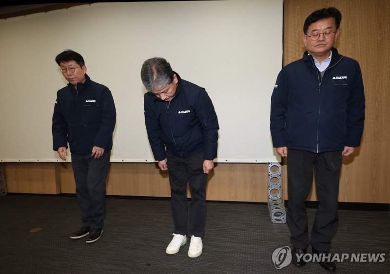 고개 숙여 사과하는 주우정 현대엔지니어링 대표이사 (출처=연합뉴스)