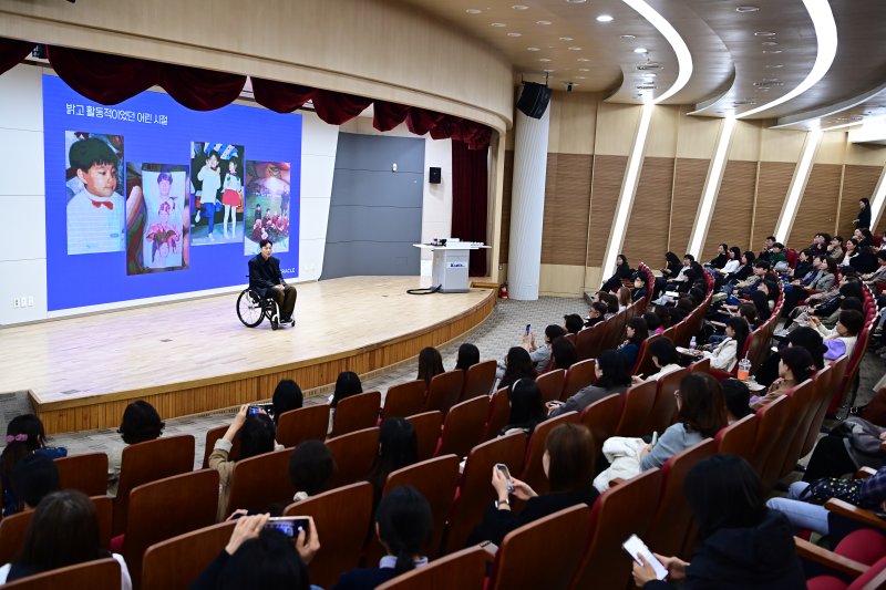 [대구=뉴시스] 대구시 동구는 구청 직원과 보육 교직원 대상으로 장애 인식개선 교육을 실시했다. (사진=대구시 동구 제공) 2024.11.11. photo@newsis.com *재판매 및 DB 금지