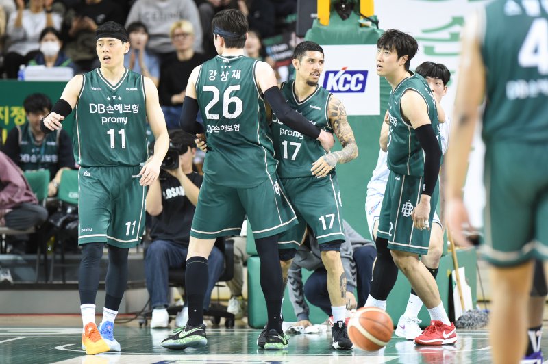 프로농구 원주 DB가 27일 대구 한국가스공사를 꺾고 7위 부산 KCC와 승차를 3.5경기로 벌렸다. (KBL 제공)