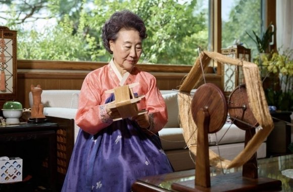 한국 매듭장 김은영씨.(펜디홈페이지)
