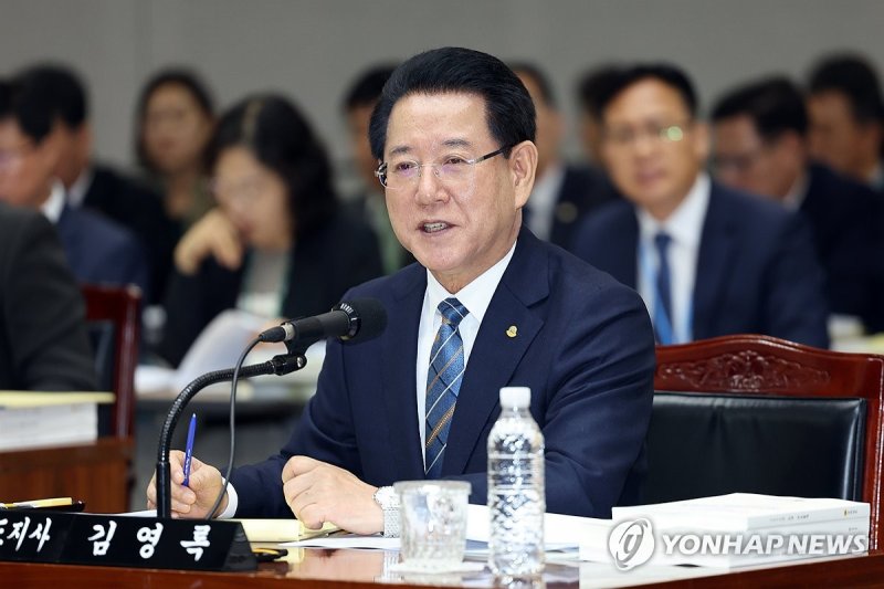 답변하는 김영록 전남도지사 (출처=연합뉴스)