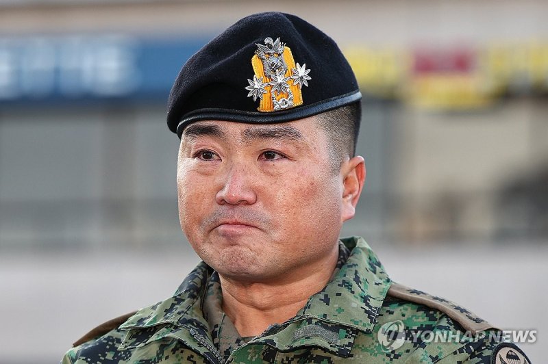 눈시울 붉히는 김현태 707특임단장 (출처=연합뉴스)