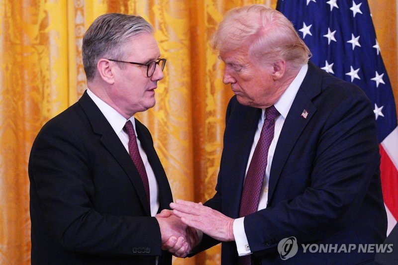 스타머 총리와 트럼프 대통령 (출처=연합뉴스)