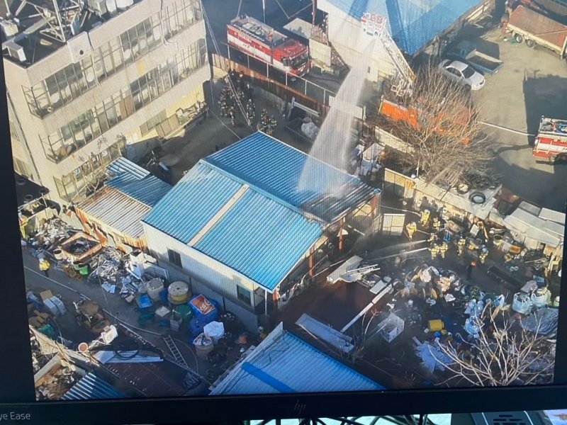 28일 오후 4시47분쯤 대구 달성군의 한 야적장에서 불이 나 소방 당국이 30여분 만에 진화했다.(대구소방안전본부 제공. 재판매 및 DB금지)