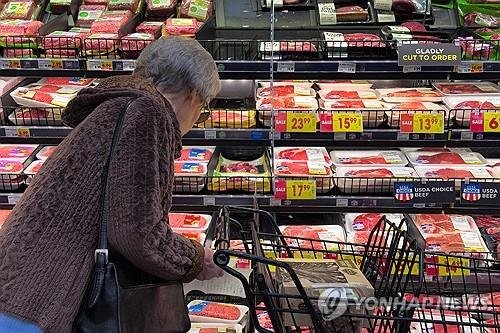 로스앤젤레스의 한 식료품의 쇼핑객 (출처=연합뉴스)
