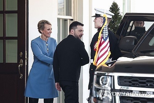 백악관 웨스트윙 떠나는 젤렌스키 (출처=연합뉴스)