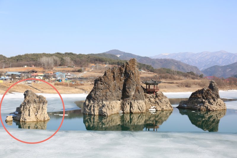 충북 관광의 심장부인 단양 토토 커뮤니티 중 가장 작은 봉우리의 물 속에서 '풍화작용'이 나타나고 있다는 주장이 제기됐다. 2025.2.28./뉴스1 ⓒ News1 손도언 기자