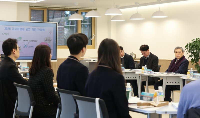 [서울=뉴시스] 고교토토 사이트 추천 전면 시행과 관련한 준비 상황 점검 모습. (사진=서울시교육청 제공) 2025.02.06. photo@newsis.com *재판매 및 DB 금지